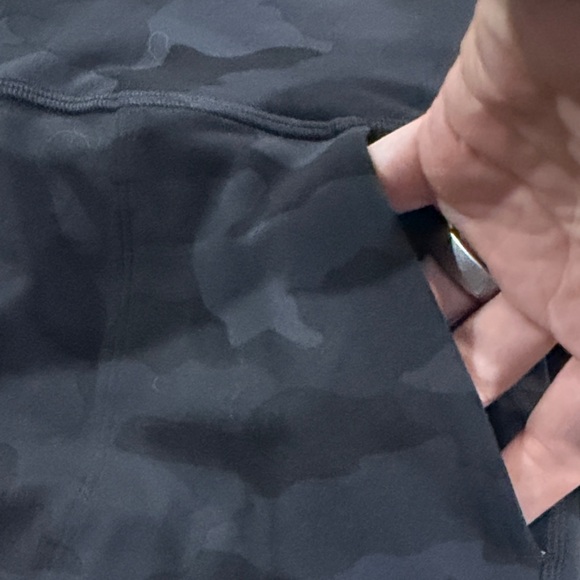 Lulu Black Camouflage Joggers Size 4 - Picture 6 of 7